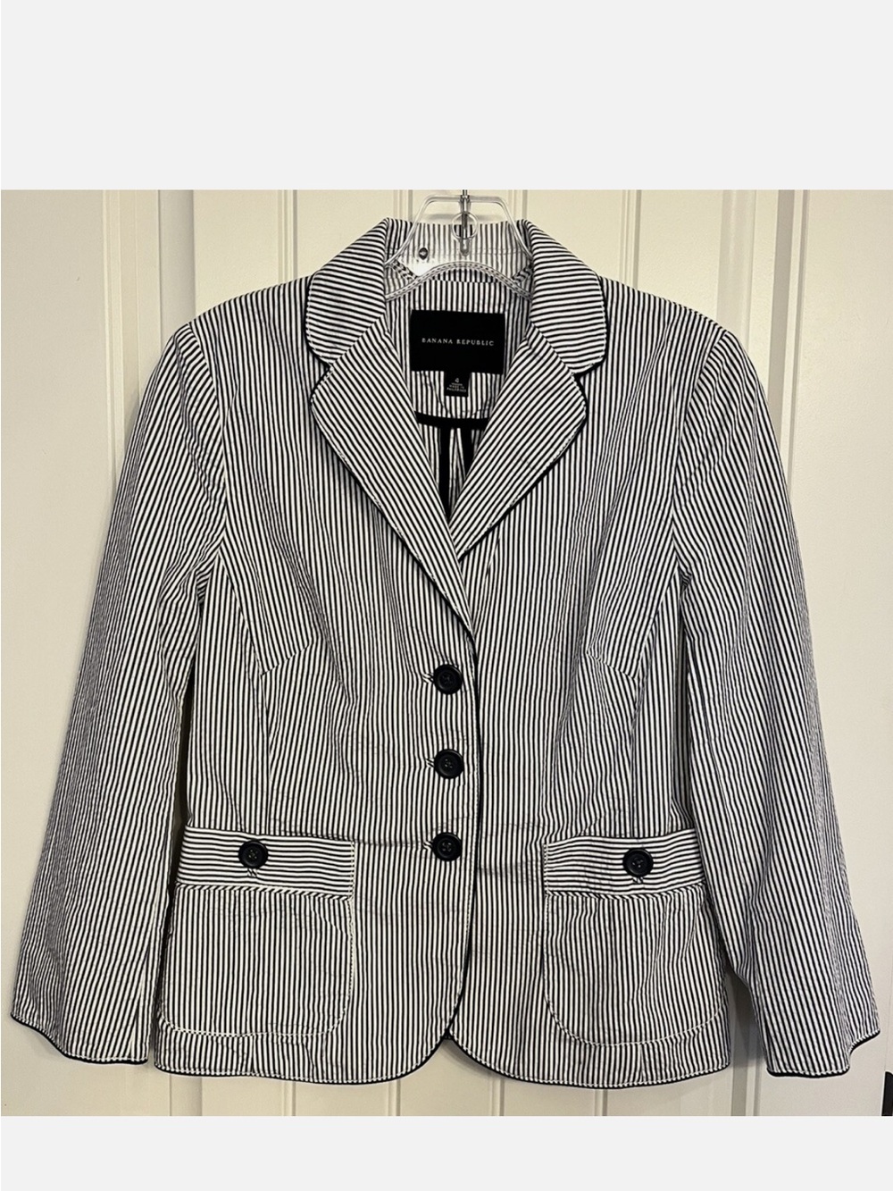 Vintage Banana Republic Women's Navy & White Seersucker Striped Blazer Size 4